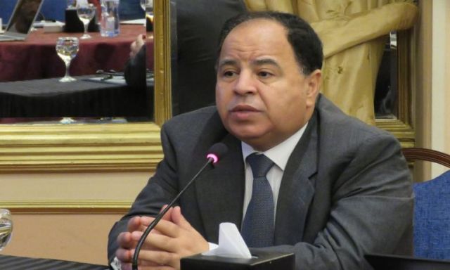 وزير المالية يدلة بصوته على التعديلات الدستورية بمدرسة خالد بن الوليد بمدينة 6 أكتوبر