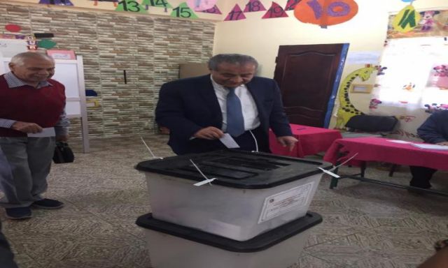 وزير التموين يدلى بصوته فى الاستفتاء على التعديلات الدستورية