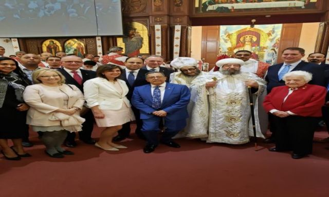 سفير مصر في كندا يشارك في قداس عيد القيامة في كنيستين بتورنتو