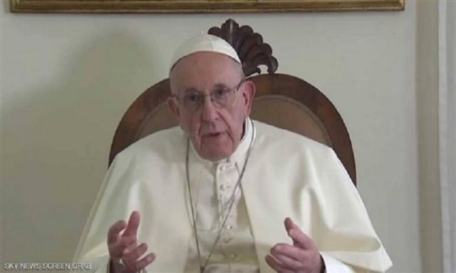 البابا فرنسيس يطالب بممرات إنسانية لعبور النساء والأطفال المحتجزين بليبيا