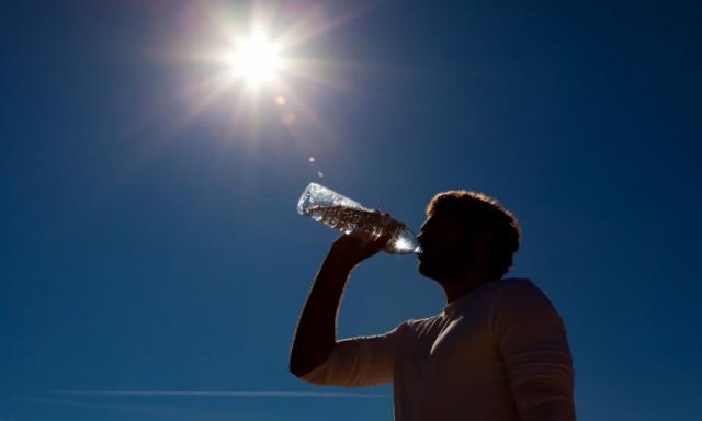 الأرصاد تحذر المواطنين من التعرض المباشر لأشعة الشمس لفترات طويلة