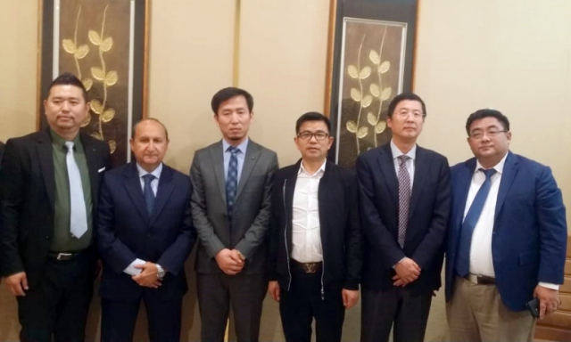 وزير الصناعة يبحث مع كبريات شركات الغزل الصينية الاستثمار في مصر