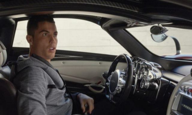 ”رونالدو” يضم أغلى سيارة في العالم لأسطول سياراته الفخمة