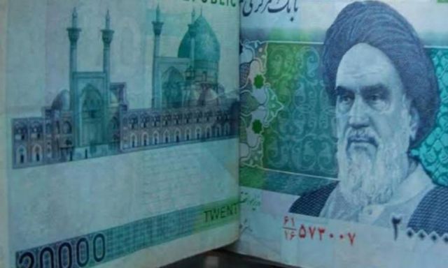 العملة الإيرانية تواصل الهبوط في السوق السوداء