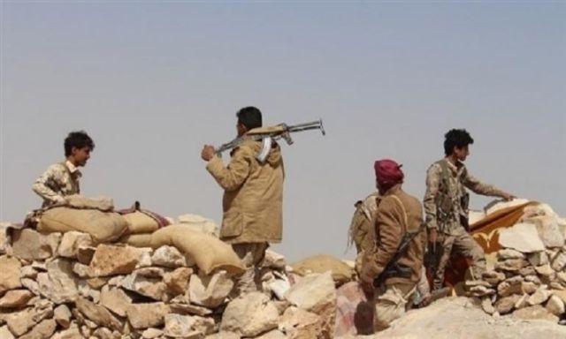 قوات المقاومة والقبائل يطردون الحوثيين ويسيطرون علي 8 مواقع بمديرية ماوية