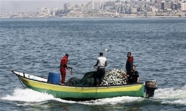 جيش الاحتلال الإسرائيلي يلقي القبض علي 3 صيادين