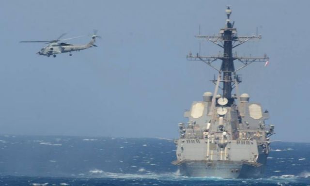عاجل ..سفن حربية أمريكية تدخل مياه بحر العرب بـ القرب من سلطنة عمان