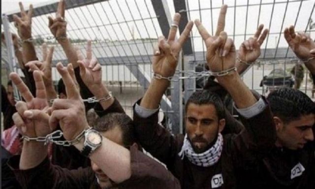 معتقلون فلسطينيون بسجون الاحتلال الإسرائيلي مضربون عن الطعام منذ شهر ونصف