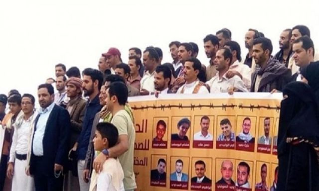 منظمة للحقوق والحريات تدين تعرض 10 صحفيين معتقلين  للاعتداء بسجون ميليشيا الحوثيين