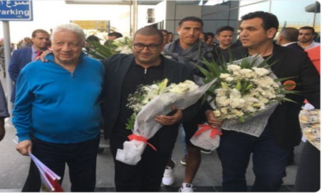 مرتضى منصور يستقبل بعثة نهضة بركان في مطار القاهرة