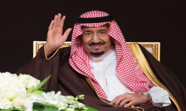 وصول الملك سلمان إلى مكة لقضاء العشر الأواخر من رمضان