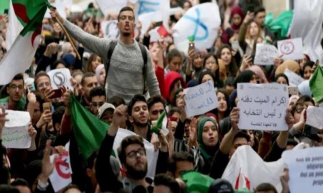 تجدد احتجاجات الطلاب في الجزائر  رفضا لاستمرار نظام بوتفليقة
