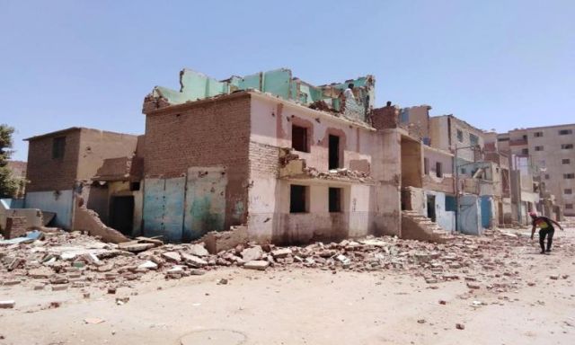 إزالة مباني مدينة العمال فى المنيا لبدء تطويرها