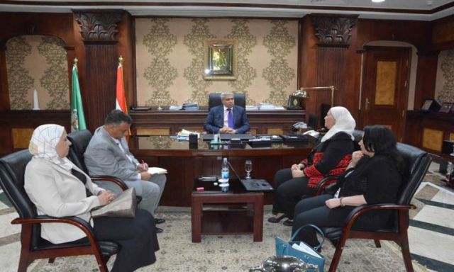 محافظ المنيا يبحث مع نائب وزير التضامن الاجتماعي عدد من البرامج والمبادرات