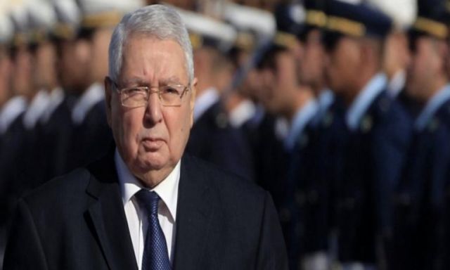 اتتهاء الفترة القانونية المحددة لرئيس الجزائر المؤقت عبد القادر بن صالح