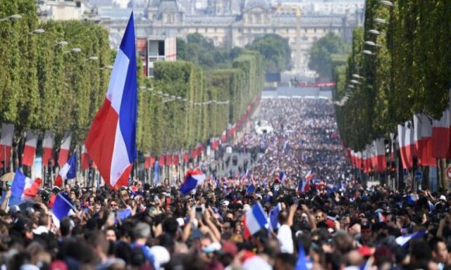 ”الخارجية الروسية” توصى مواطنيها بتجنب التجمعات الجماهيرية فى فرنسا
