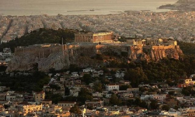 الرعب يجتاح أثينا عقب زلزال قوي