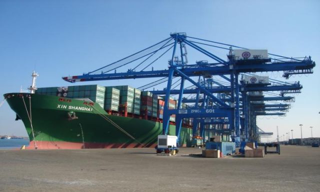 12 سفينة حاويات وبضائع عامة فى ميناء دمياط خلال 24 ساعة