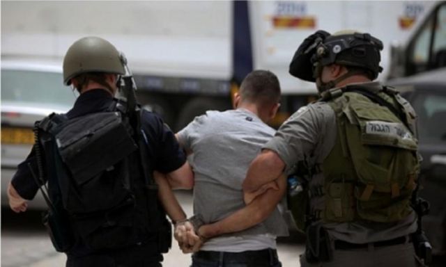 قوات الاحتلال تعتقل 7 فلسطينيين من بلدة العيسوية بالقدس