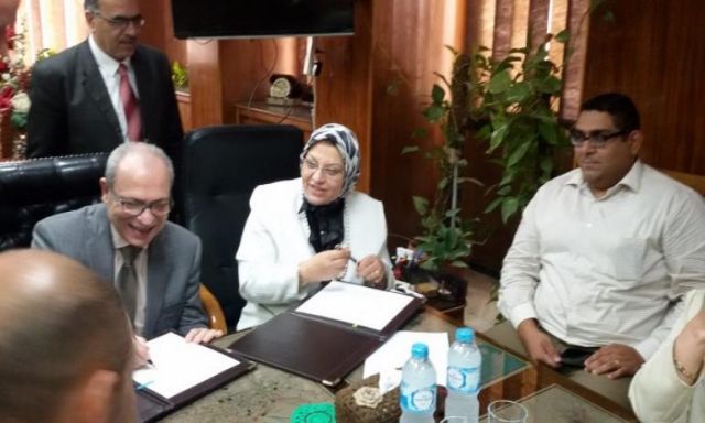 «المصرية لنقل الكهرباء» توقع عقد إنشاء مركز مراقبة أداء المحطات الشمسية في بنبان