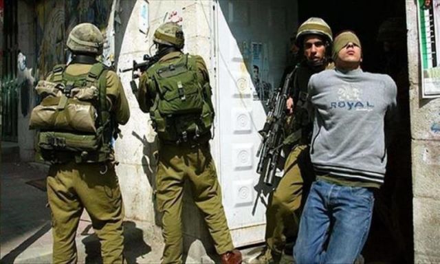 اعتقال 22 فلسطينيًا من الضفة الغربية