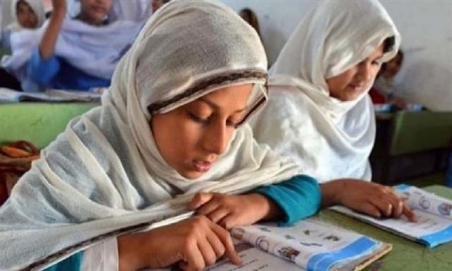 باكستان تلغي قرار بإجبار تلميذات المدارس علي ارتداء الحجاب