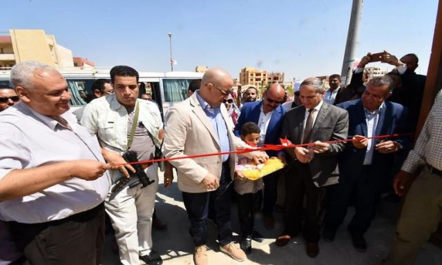 افتتاح وزير الإسكان مدرسة للتعليم الأساسي بمدينة الفيوم الجديدة