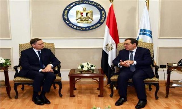 لماذا التقى وزير البترول السفير الألماني لدى القاهرة؟