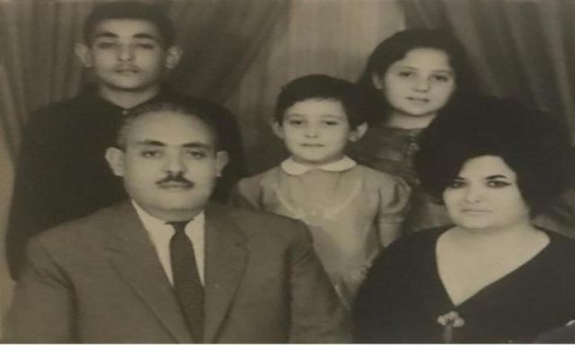 نهال عنبر تنشر صورتها مع عائلتها في الطفولة