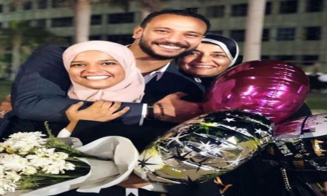 أحمد خالد صالح ينشر صورة مع عائلته ويعلق: أسعد أيام حياتي