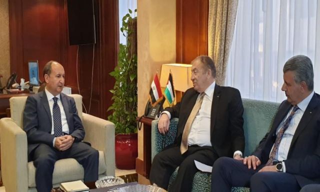 وزير التجارة والصناعة يبحث مع وزير الاقتصاد الفلسطيني تعزيز العلاقات التجارية والصناعية المشتركة بين البلدين