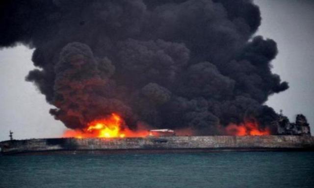 عاجل .. انفجار في ناقلة نفط قبالة السواحل السعودية
