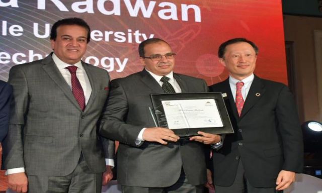 رئيس جامعة القاهرة يشيد بفوز أساتذة الجامعة بـ 40 ٪؜ من جوائز سكوبس العالمية للتميز البحثي