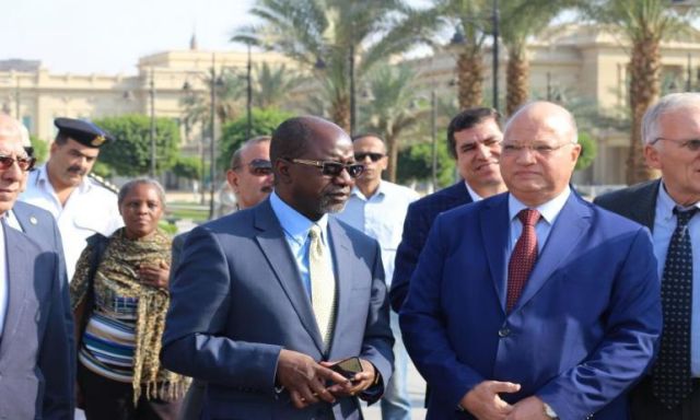 بالصور .. محافظ القاهرة يستقيل نائب المدير التنفيذي لبرنامج الأمم المتحدة للمستوطنات البشرية