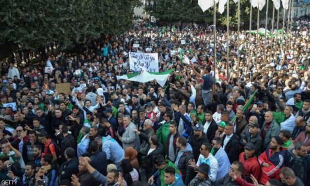 إنطلاق حملة الانتخابات الرئاسية في الجزائر رغم رفض المتظاهرين