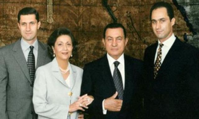 عاجل ..علاء مبارك يعلق على وفاة والدته ..ويوجه رسالة للمصريين