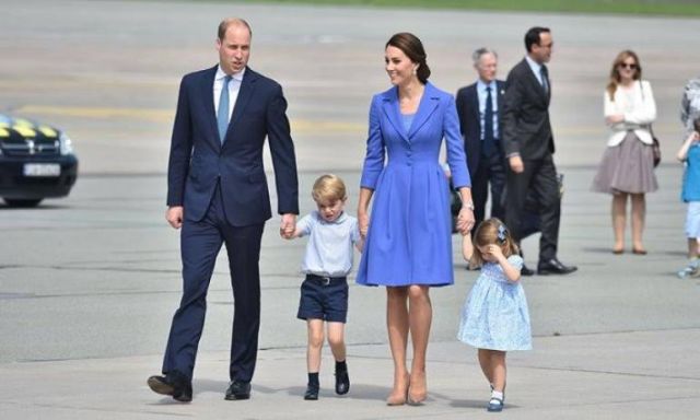 الأمير ويليام وزوجته كيت وابنائهم الثلاث 