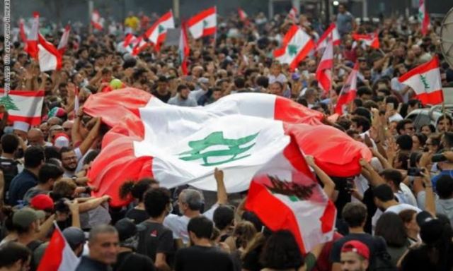 عناصر ”حزب الله” يقتحمون اعتصامات لبنان السلمية ويعتدون على المتظاهرين