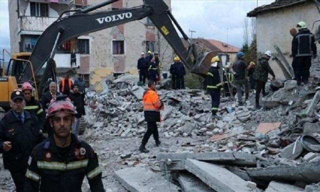 40 قتيلا و15 شخص مفقود بسبب الزلزال في ألبانيا