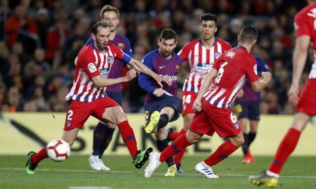 نهاية الشوط الأول بين برشلونة و أتلتيكو مدريد بالتعادل السلبي