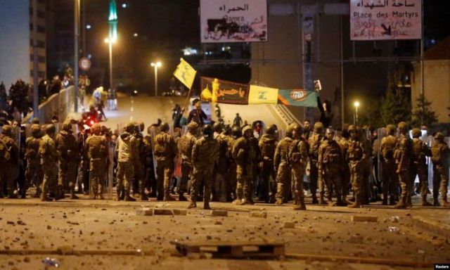 اشتباكات بين المتظاهرين وعناصر الشغب وقوى الأمن فى بيروت