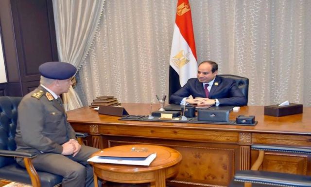 الرئيس عبد الفتاح السيسي يستقبل القائد العام للقوات المسلحة وزير الدفاع والإنتاج الحربى