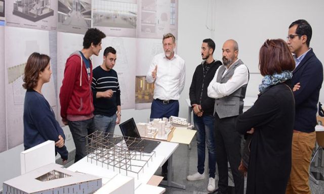 بالصور .. طلاب الجامعة الألمانية بالقاهرة يبتكرون تصميمات لمكتبات مستقبلية