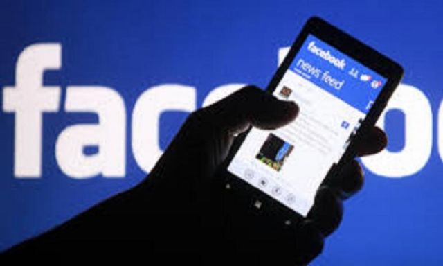 «فيس بوك» تدخل تقنيات جديدة لجذب المستخدمين