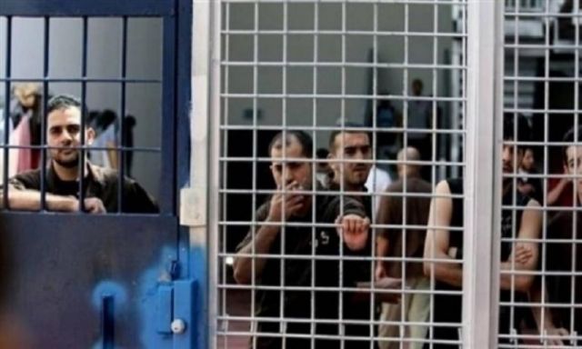 اعتقال ضابط اسرائيلي بتهمة تهريب هواتف للأسرى الفلسطينيين