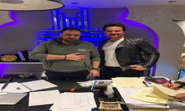 صور.. إسلام أسامة يتعاقد على ”حفلة ٩” مع غادة عبد الرازق