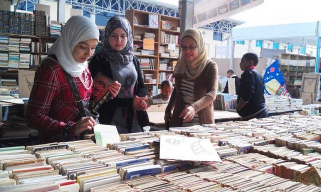هيثم الحاج يكشف مصير كتب الجماعة الإرهابية بمعرض الكتاب