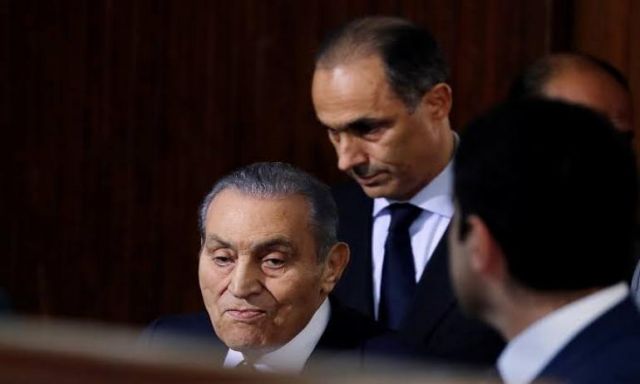 علاء مبارك يكشف تطورات الحالة الصحية لوالده عقب إجرائه عملية جراحية