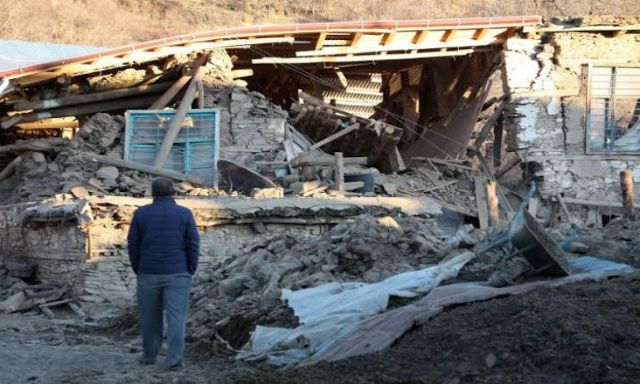إمام أوغلو يتفقد الأثار المدمرة لزلزال تركيا