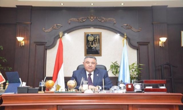 محافظ البحر الأحمر : عقب ضبط الرقابة الإدارية رئيس مدينة " مرسي علم ".. لا مكان للفاسدين بيننا